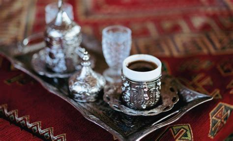 sıcak su ile yapılan türk kahvesi